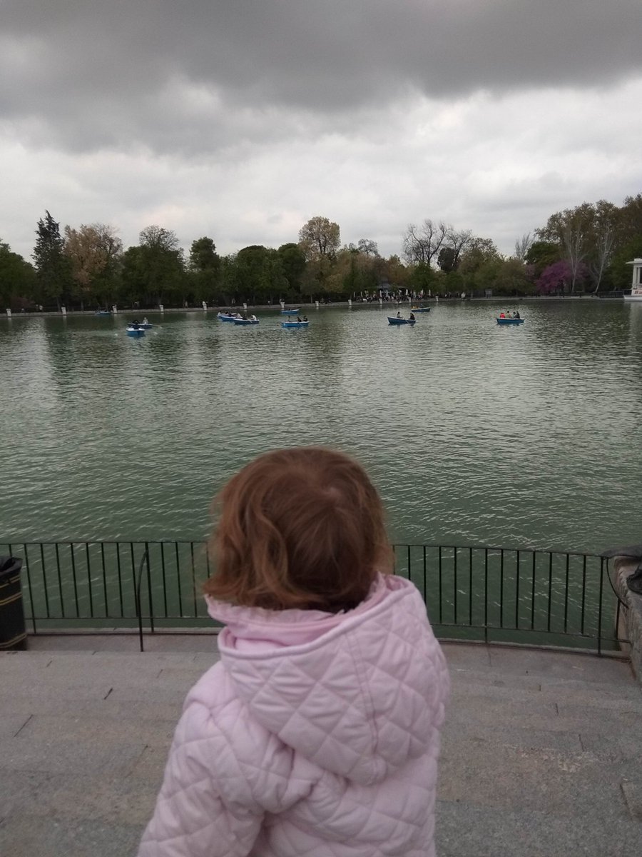pitu_albarellos's tweet photo. Descubriendo #Madrid con #Mara . Y paseando con los ojos y orejas bien abiertas por si escuchamos el piano 🎹 de @JRhodesPianist .
#ViajandoConMara @AitanaVidalR #AsiSí https://t.co/H7zL2y2ISO