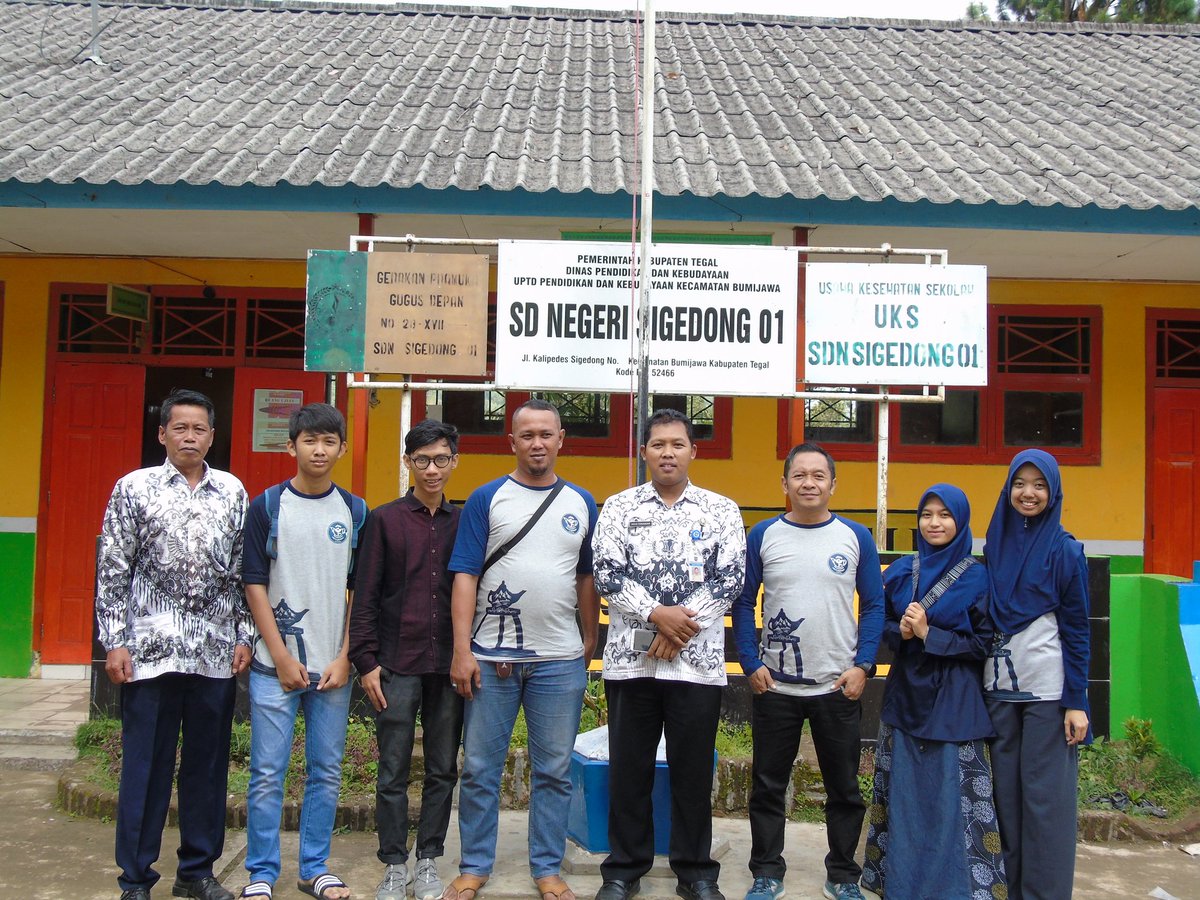 KI_Tegal's tweet photo. Sabtu (30/3/19) Kegiatan BTS SDN Sigedong 01 Bumijawa yg ke-2 sudah terlaksana..
Kali ini teman-teman relawan datang kembali ke sekolah..
Semoga buku yg diberikan bisa bermanfaat dan adek-adek jadi semangat membaca.. 😊
Terimakasih juga untuk donatur yg sudah berdonasi.. 😊🙏 https://t.co/HYiuk6xgSJ