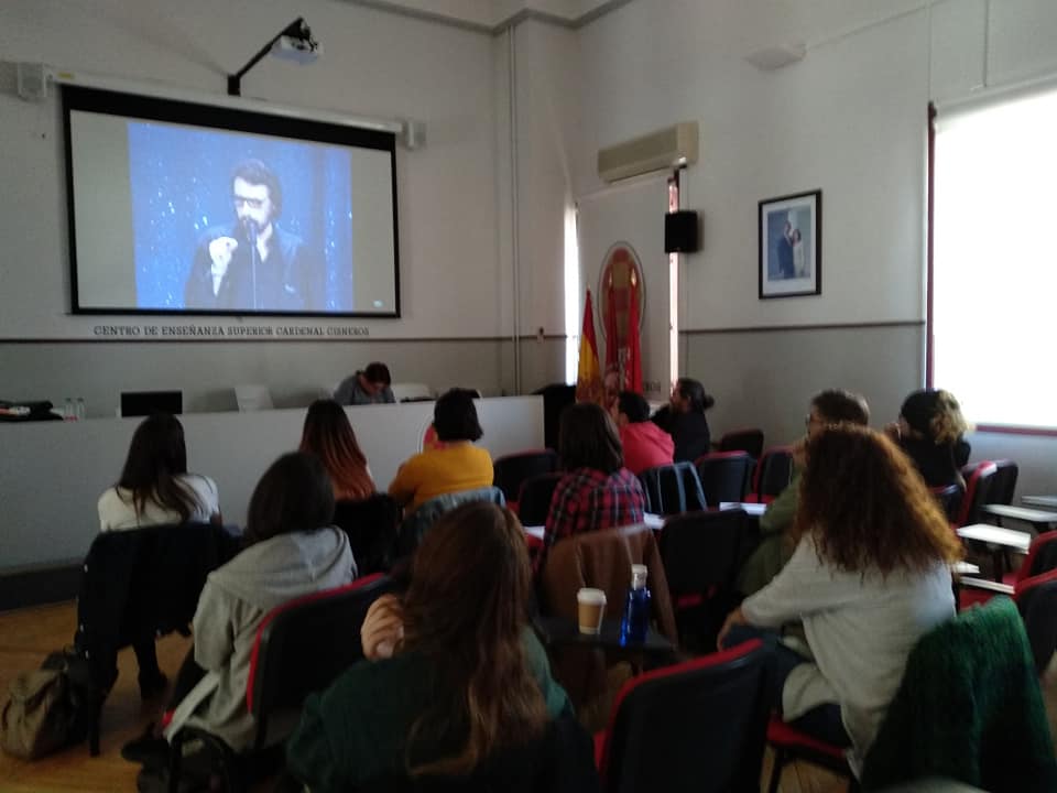 SoniaPVegas's tweet photo. ¡Qué bonito es cuando puedes unir dos de tus grandes pasiones! Las mías son la comedia y la psicología y gracias a las personas de Magma Comedy y su proyecto "La comedia: un enfoque terapéutico" he empezado a formarme en ello. #MagmaComedy #ComediaTerapia #Psicología #Comedia https://t.co/N2mDVY2Jjy