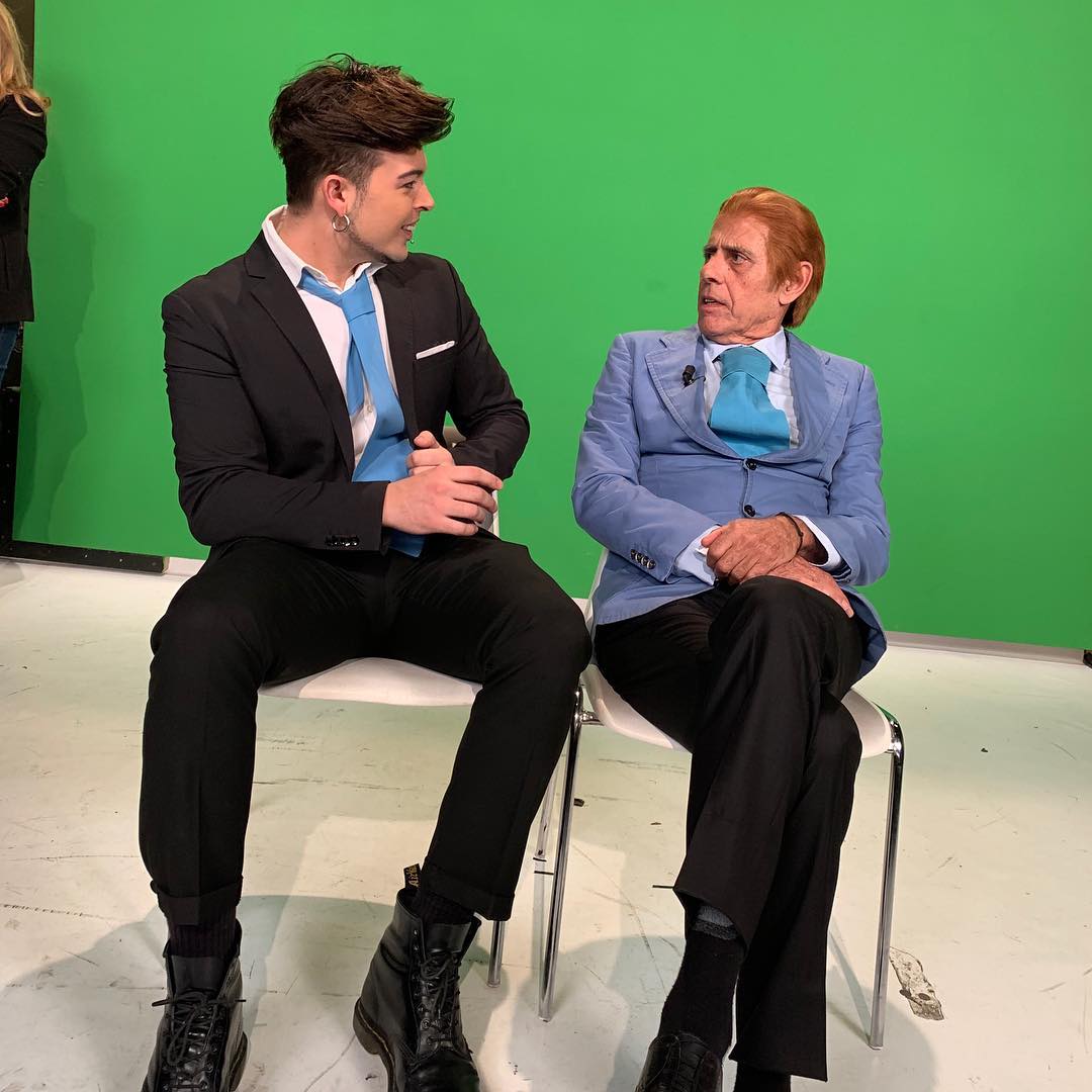 Stash_theKOLORS's tweet photo. Ieri ho coronato il sogno della mia vita! Sono ufficialmente il figlio di Felice Caccamo! 
Grazie a @fabfazio per avermi fatto questo regalo a @chetempochefa! #chetempochefa
😂😂😂😂😂😂 https://t.co/hPoJlZsZJ9