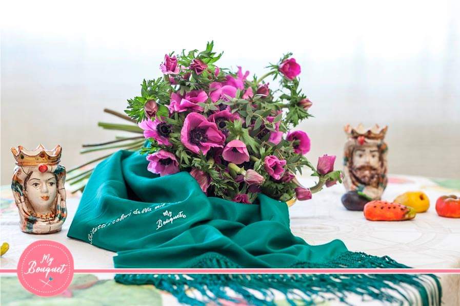 #MyBouquet in Sicilia 🌞💐🌞

Ludovica, per il suo #Matrimonio, ha scelto la #Sicilia:

💐 #Allestimento My Bouquet realizzato per lei a tema #trinacria 

💐 Protagonisti gli #anemoni e la #setapura con il ricamo della frase d'amore degli #sposi 

#1Aprile #bouquetsposa #fiori ❣️
