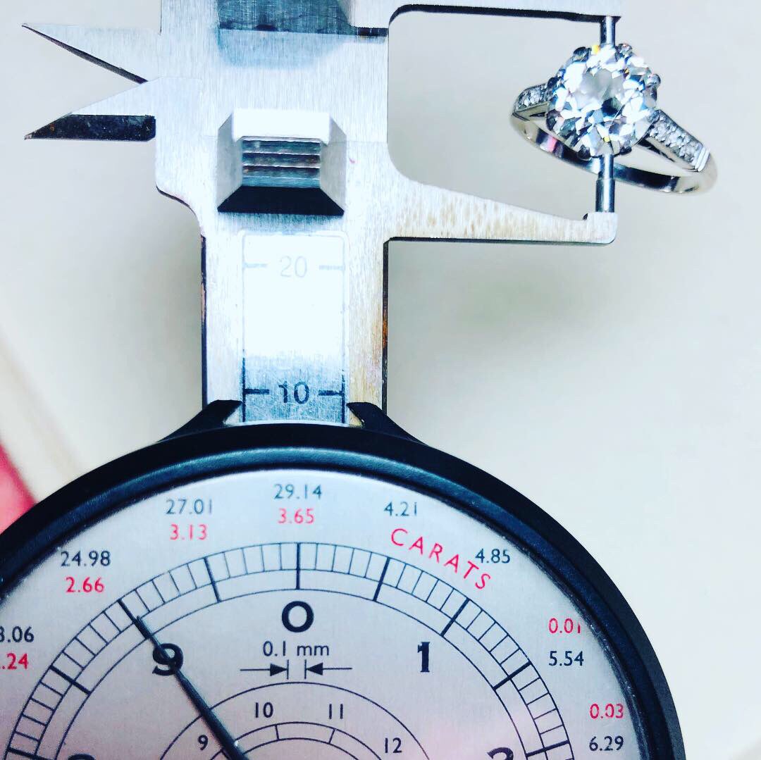 HeatherCallaway's tweet photo. @Auctionwint Suns shining in Lichfield at St Mary’s church today and bringing out all the big diamonds too. A stunning transitional cut diamond. #diamonds #diamondrocks 💍 https://t.co/Vd9VQiDQuH