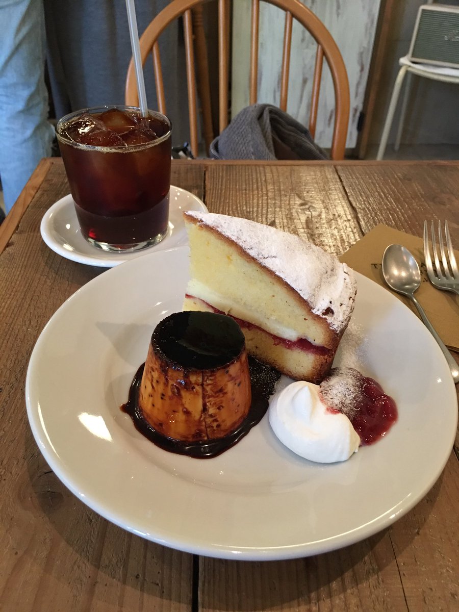 rometti105's tweet photo. 花よりヴィクトリアケーキとプリンセットな昨日のポタリング。(๑˃̵ᴗ˂̵) #thousandcoffee #カフェ #スイーツ #ケーキ #プリン https://t.co/w3BPsm16Lm