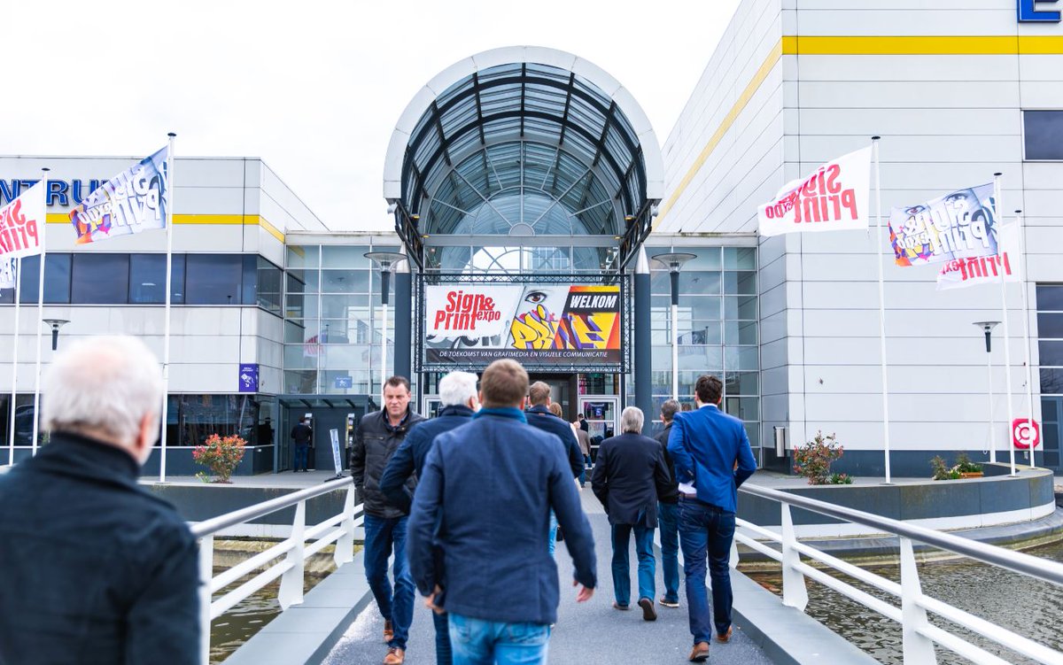 SignPrintExpo's tweet photo. Foto’s Sign &amp; Print Expo 2019. Volg ons op LinkedIn om alle foto's te bekijken en op de hoogte te blijven van de nieuwste ontwikkelingen: https://t.co/NC2HOJiram

#signprintexpo #signprintexpo2019 #foto #linkedin #followus #throwback #signing #signage #grafimedia https://t.co/4uKuW1Q6Ap