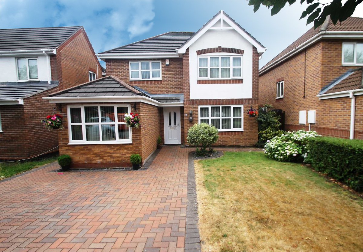 Are you wanting a beautiful 4 bedroom property in the extremely desirable location of #Broughton? Stop and look at this property on Cledwen Road for £265,000. Interested? Call 01244 403 900 and a member of the team would be happy to arrange a viewing! #propertyforsale #Chester