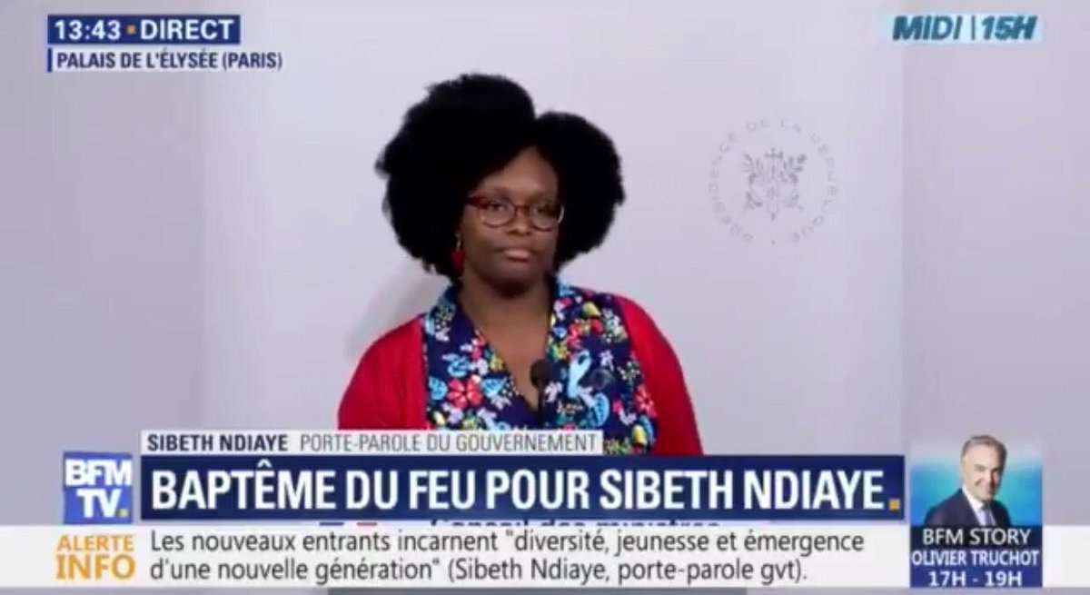 cathyklebert's tweet photo. Palais de l’Elysée -1er avril 2019! #fiere https://t.co/kq1otTnwvt