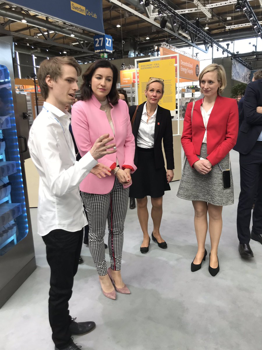 RISEsweden's tweet photo. German minister of Digitalisation Dorothee Bär visits our Demo for Digitalised Additive Manufacturing - testbed for flexible and sustainable production processes. @HoganasAB @ABBSverige @Ericsson @Electrolux  @storaenso @UnibapAB @produktion2030  @DoroBaer 
#HM19 #SwedenCoLab https://t.co/BtpUzMwq4Q
