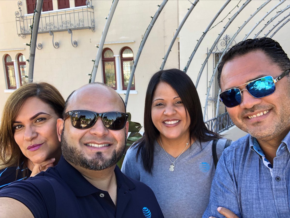 kioscosSurOeste's tweet photo. Desde el Serralles ... listos para Samsung Training. #SamsungGalaxyS10 #samsungpr #losDuros https://t.co/8NDvOn3IyF