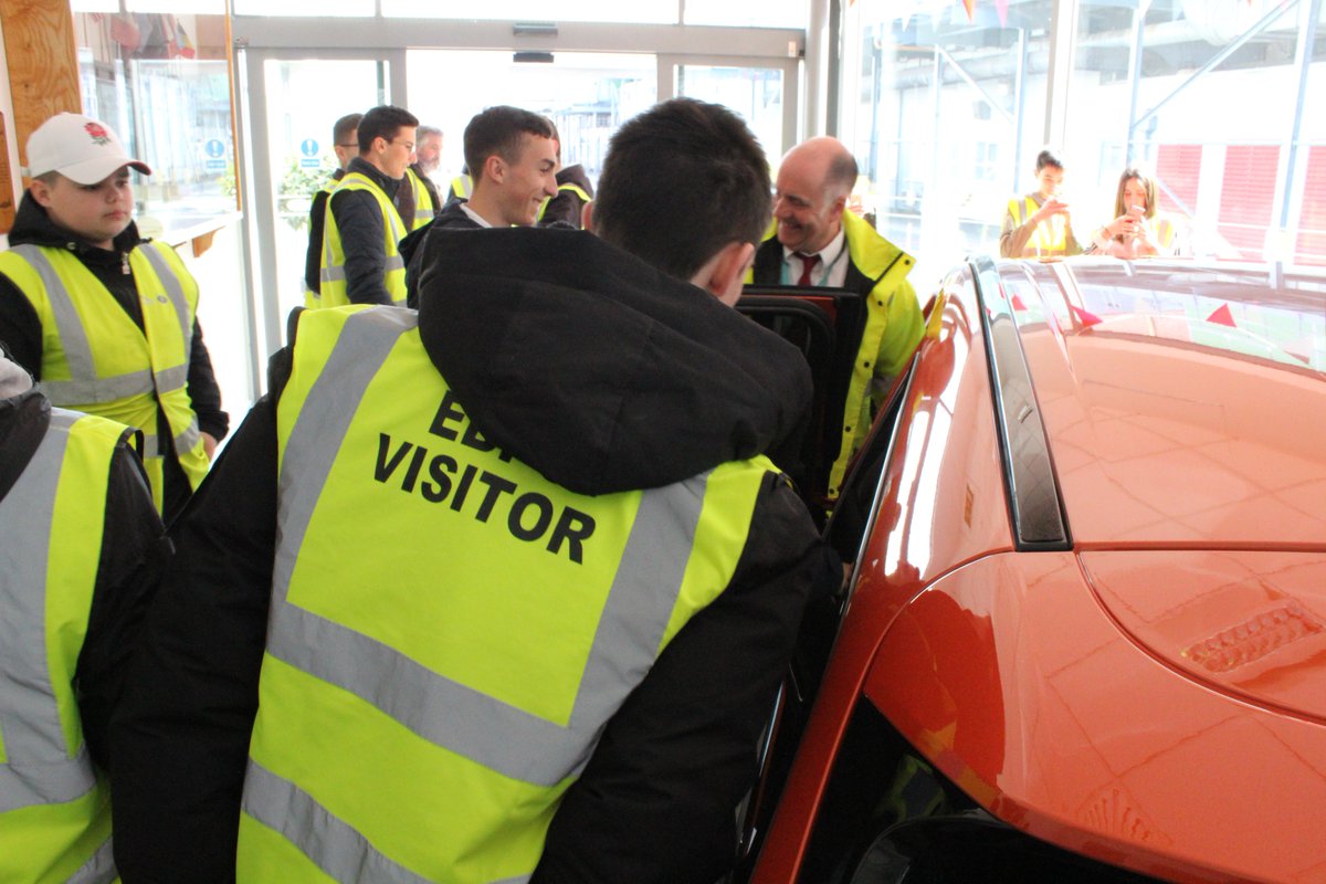 JLR_EBPC's tweet image. What language barrier? Great shot of our guide and a student from Bec Sejours talking the language of cars this morning. Are you bringing a group of students to the UK, why not consider an Industry Insight visit at JLR! @JLREducation