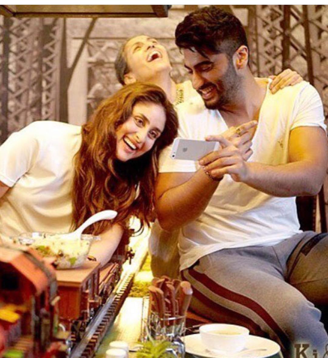 ArjunKapoorCafe's tweet photo. Kabir And Kia ♥️♥️
Our Ka & Ki 🌟💕
The Chemistry was amazing 💥🔥
@arjunk26 & Kareena looked so good together on screen 💜💞
Wish to see them again in another movie 🎥
#3YearsOfKiAndKa is Special 🙌🏽♥️
#EqualityIsEverything #KareenaKapoorKhan #RBalki
#WeLoveArjun💙 https://t.co/p0G3W8qnSJ