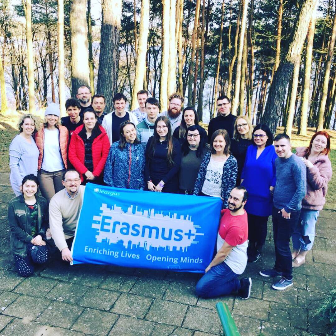 rebeccaprice08's tweet photo. New skills, new friends and one not so fun box...
@ymcaireland #erasmusplus #poland🇵🇱 #warsaw #ireland🇮🇪 #romania🇹🇩 #norway🇳🇴 #youthwork #digitalmedia #skillit4youth #digipathways https://t.co/PQNMAcILM0