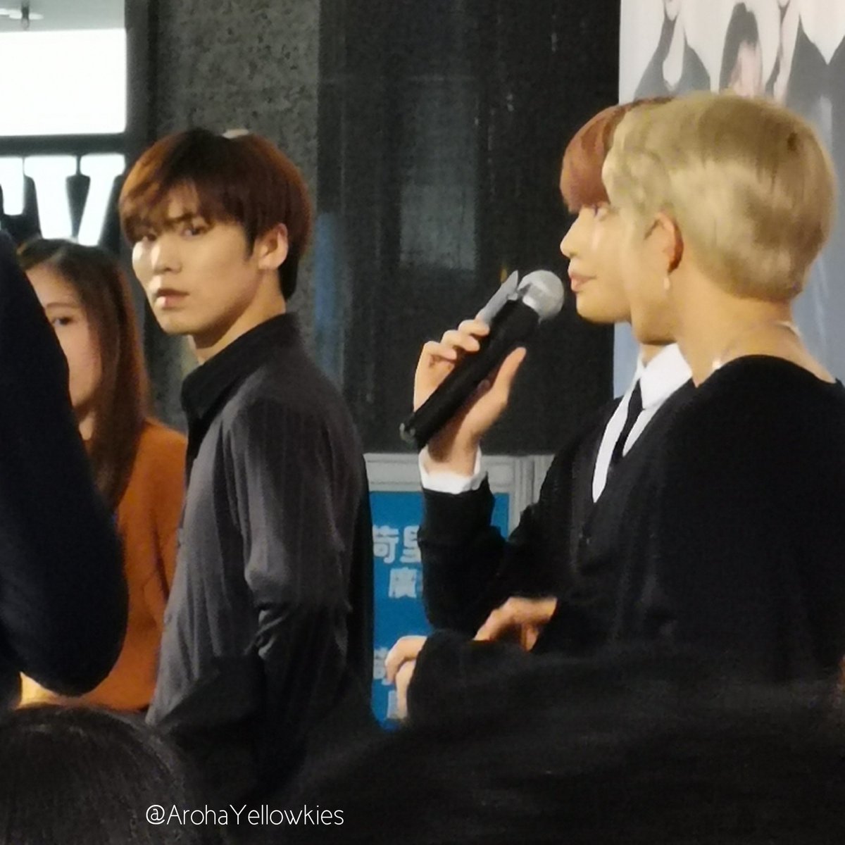 ArohaYellowkies's tweet photo. okay i love you Minhyuk but pls stop staring at me 💖🤣

@offclASTRO @jp_offclastro #라키 https://t.co/tsd2Y8rQ8j