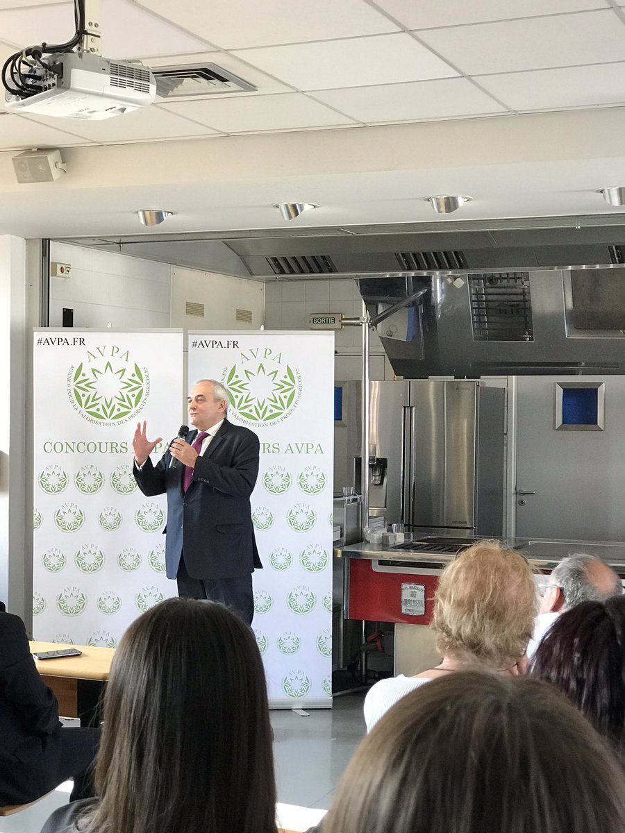 Lauraannaert's tweet image. Les belles eaux sélectionnées par #AVPA.FR l’agence pour la valorisation des produits agricoles @FERRANDIParis 💦💧#water #gastronomie