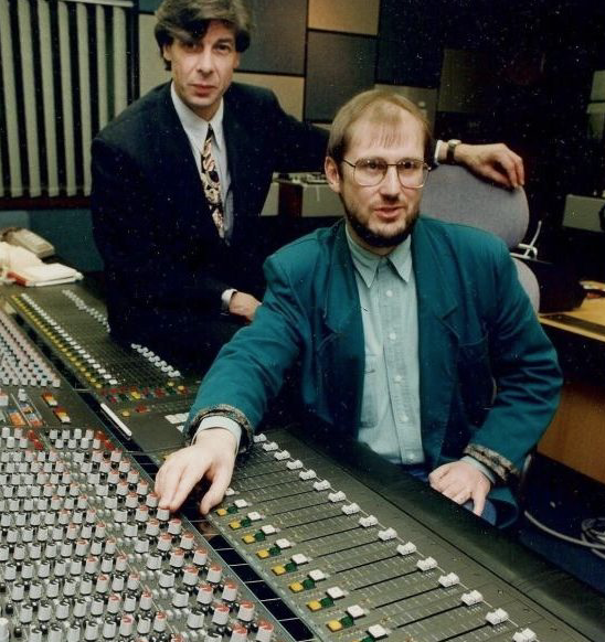scottishmusic's tweet photo. EMERGING SONGWRITERS in memory of our dear friend Stewart Cruickshank his legacy is remembered with the @SCBursary 
➡ APPLY by 6pm on 12 April 
➡ Any Age, Any Genre 
➡ Submit 1x MP3 + Artist Statement (300 words max)
➡ full info see https://t.co/psCTDaSpGV https://t.co/wnropCaj4x