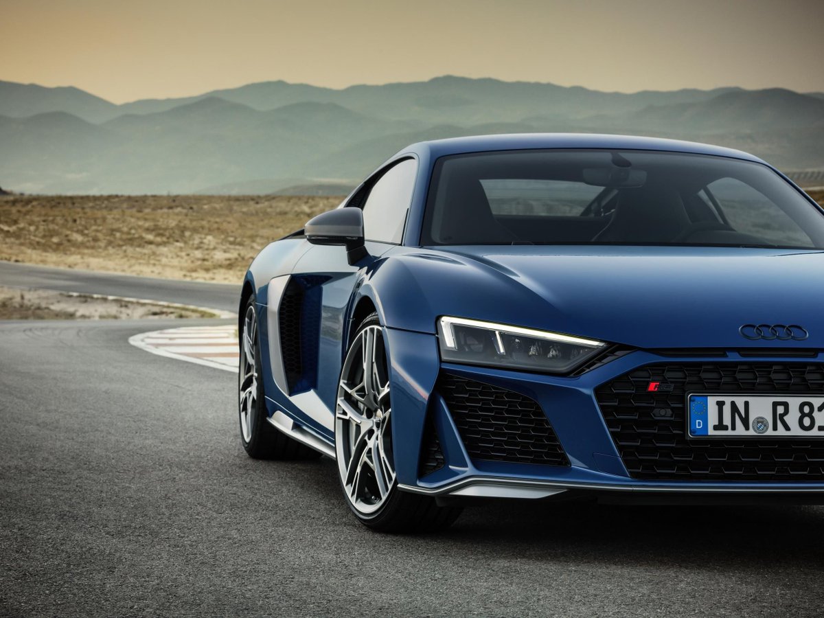 AmberVehicles's tweet photo. Ravenous #Audi #R8 #V10 has incredible engine which puts it among the very best https://t.co/1cAcBfArKR https://t.co/A0ZUnqKgCT