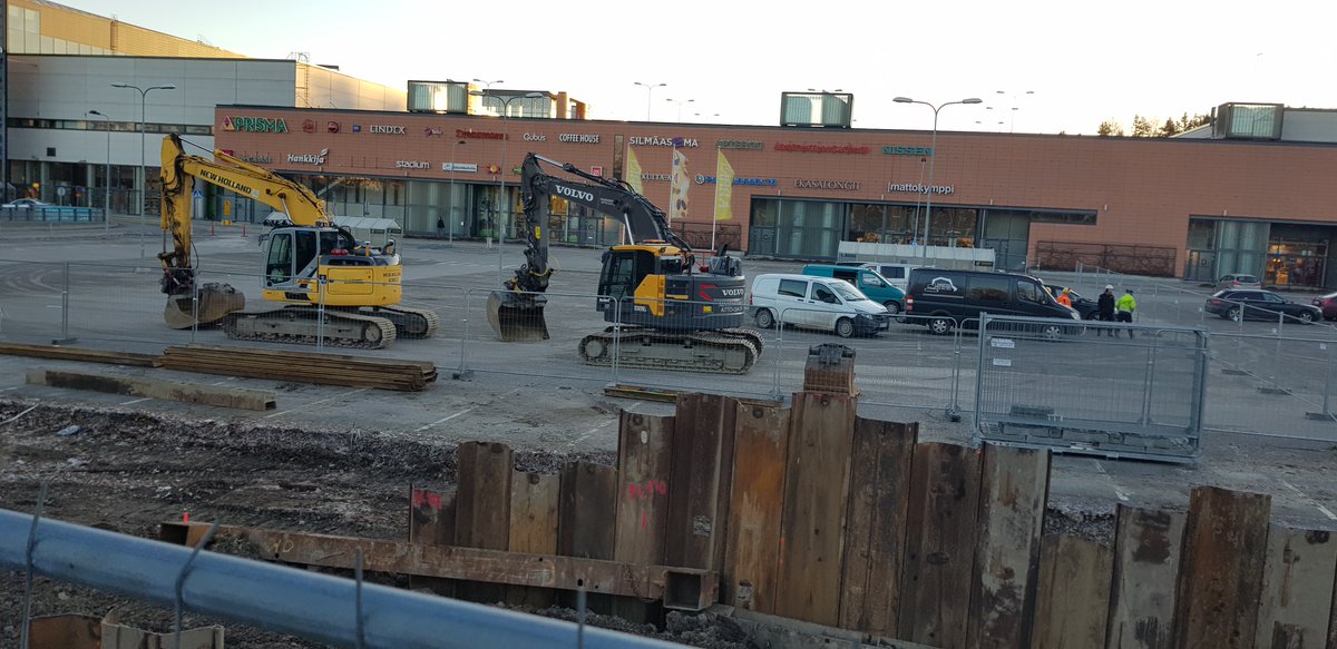 HOK-Elannon pesukadun rakennustyöt ovat käynnistyneet Kaaren edustalla. 
Lue lisää asiasta: kauppakeskuskaari.fi/meilla-tapahtu…