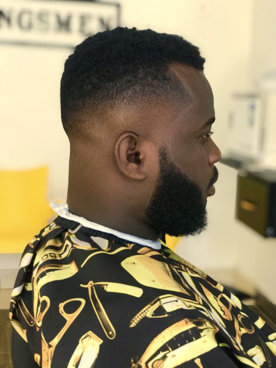 kingsmenbarbers's tweet photo. IF YOUโRE PARTICULAR ABOUT YOUR HAIR PRODUCTS, HAIRLINE AND BARBER PRECISION โ๏ธ@Kingsmenbarbers is the place to be ๐คซ #barber #barberexpo #kingsmenbarbers #barbershop #barberbash https://t.co/naiMh5PJDi