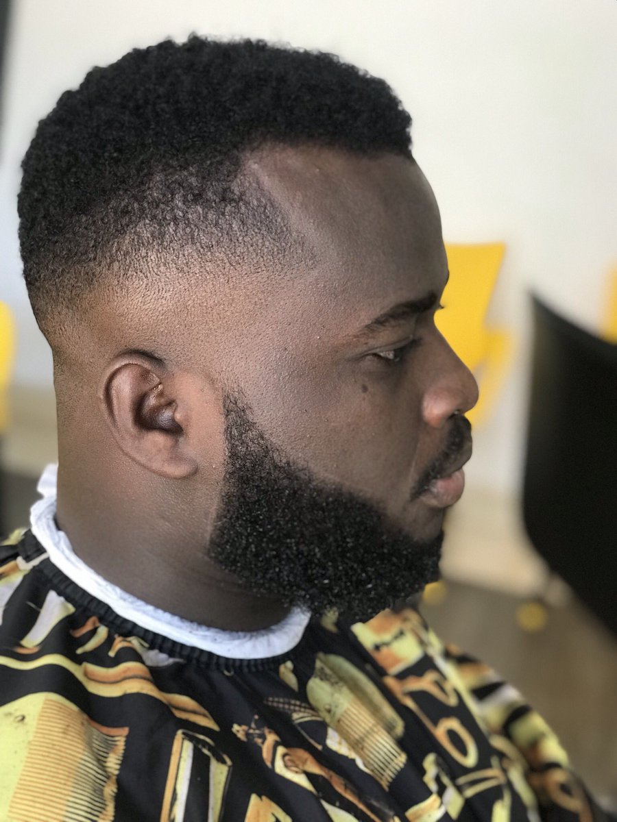 kingsmenbarbers's tweet photo. IF YOUโRE PARTICULAR ABOUT YOUR HAIR PRODUCTS, HAIRLINE AND BARBER PRECISION โ๏ธ@Kingsmenbarbers is the place to be ๐คซ #barber #barberexpo #kingsmenbarbers #barbershop #barberbash https://t.co/naiMh5PJDi