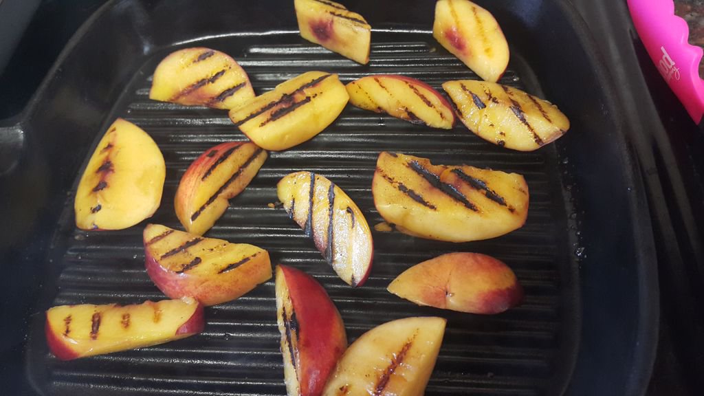 Boozy_Foodie's tweet photo. #MondayMotivation for #healthyliving! Grilled Nectarines with Vanilla Yogurt from my blog #LifeIsTooShortToEatLettuce!
#BlogFlashback #Foodblog #HealthyOptions #APreviousLife
https://t.co/CxUk5weCxy https://t.co/a4Wjzc2Jgv
