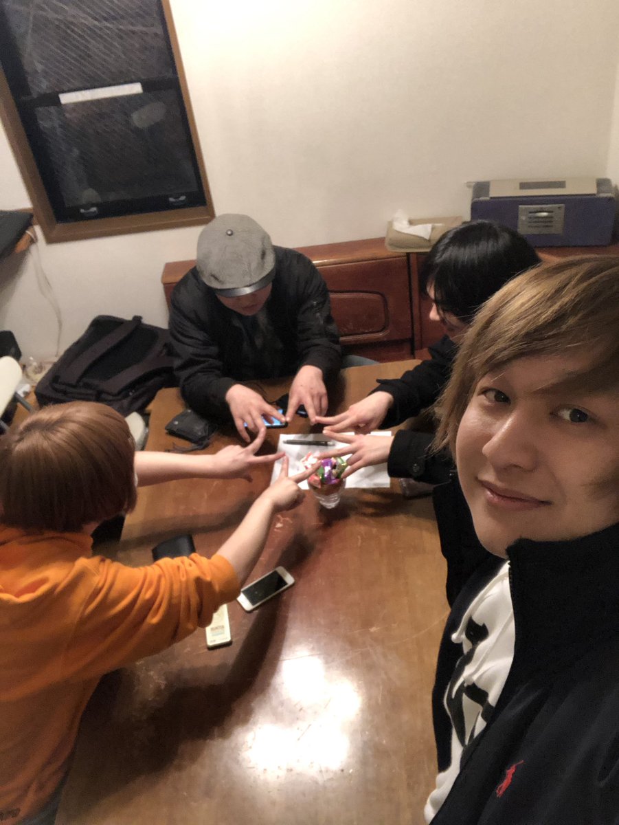 7_8ct's tweet photo. 本日はトリプルタイムスタジオで令和発表見ながらレコーディングでした！！！！

#令和 #レコーディング #7.8ct https://t.co/TeGwD8vB3i