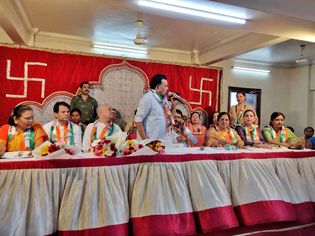 sanjaynirupam's tweet photo. I strongly believe that when you empower women you empower the society. Addressed the strong backbone of Congress Party, “Mahila” workers. Together we work to serve the nation and win this election. #LokSabhaElections2019 https://t.co/CkPiDPnzlf