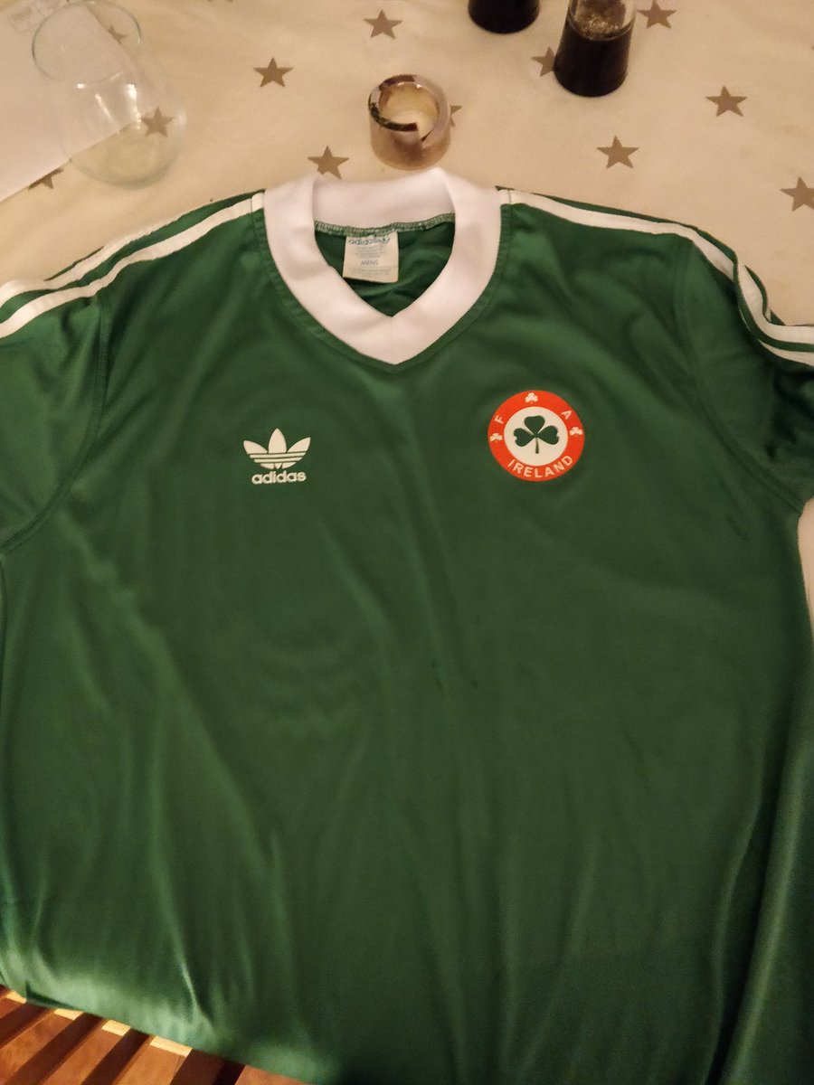 darrosullivan's tweet photo. @YouBoysInGreen Got this earlier this year #adidasoriginals https://t.co/EHgtOIVUgX