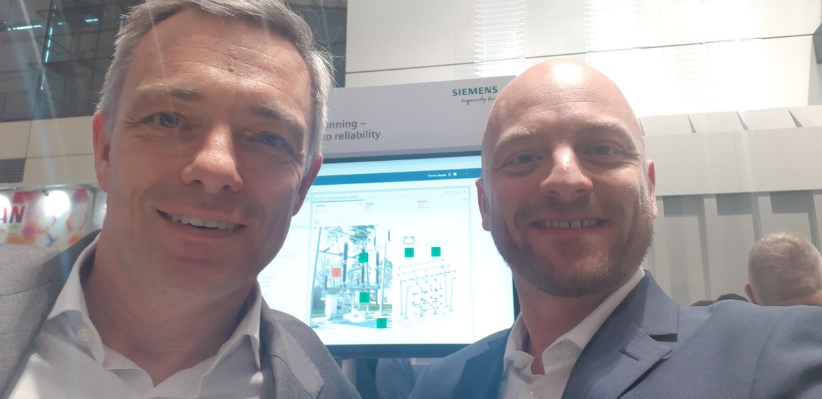 MirkoDuesel's tweet photo. A lot of familiar faces @hannover_messe Just met my former strategy colleague @tin0link at the #Siemens booth. 👍So when will YOU pass by and check out Tino and @NicoloBianchi83 for more details on our new digital solution: the #AssetguardAPP ? Expierence #DigitalTransformation https://t.co/ic6L8ONbpN