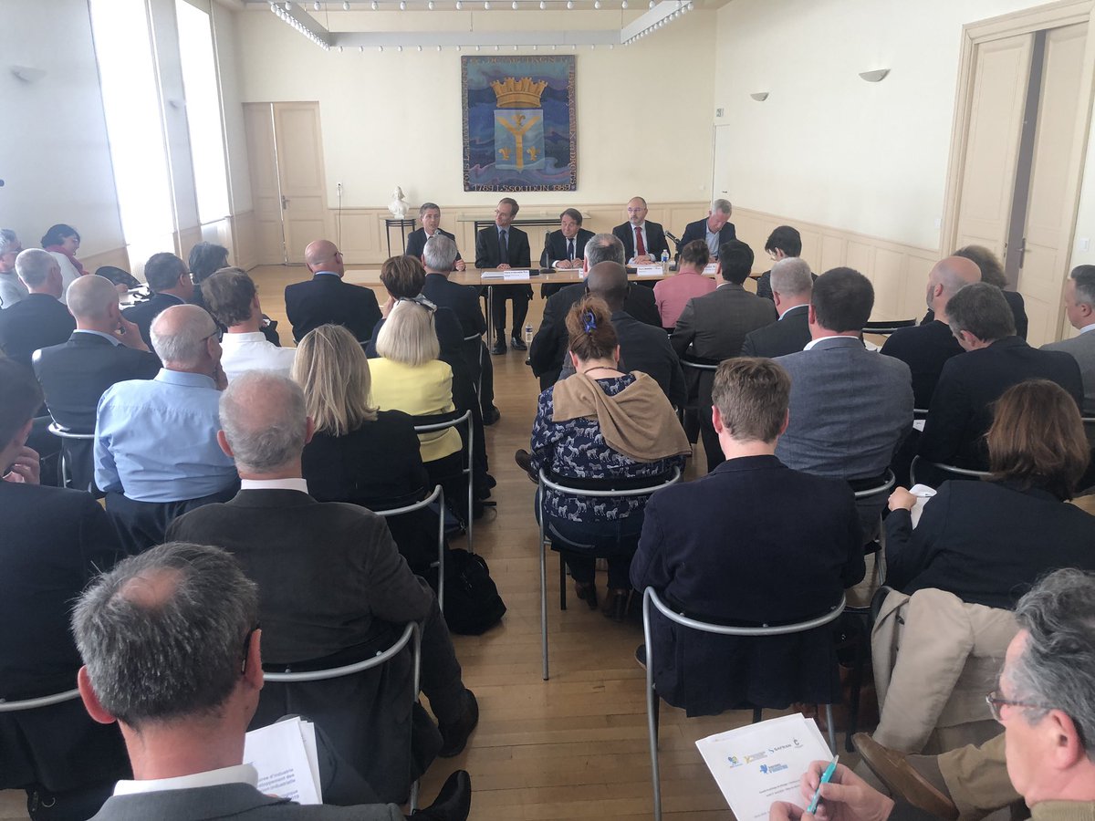 GilAverous's tweet photo. Avec @AndreLaignel et les entreprises de @Chateauroux36 et d’Isssoudun, nous lançons le premier Comité de pilotage du dispositif #TerritoiresdIndustrie 👌🏼🏭 https://t.co/T2wDIBYSvP