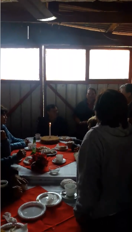 muni_elmonte's tweet photo. Nuestro Alcalde Francisco Gómez Ramírez celebrando su cumpleaños en El Club de Adulto Mayor "Amor y Esperanza" de la localidad de Lo Chacón. #chile #adultosmayores #lochacon #elmonte https://t.co/Z5rHn3yZ7B