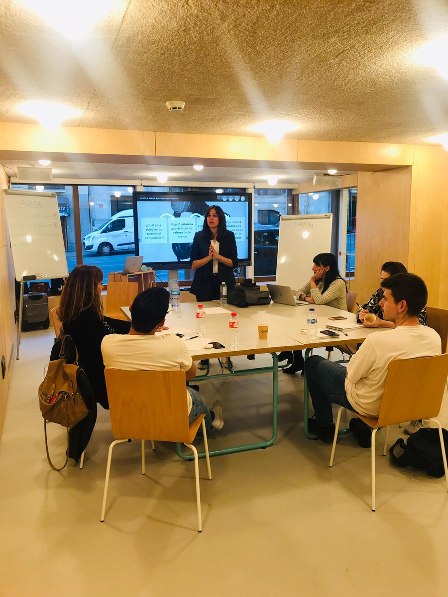 azaveco's tweet photo. 🗣️ Hablando de Audio Branding🔈 para @foxize en Madrid. ¡Muchas gracias a los asistentes! #ProfeFoxize https://t.co/DpxRf1etmH