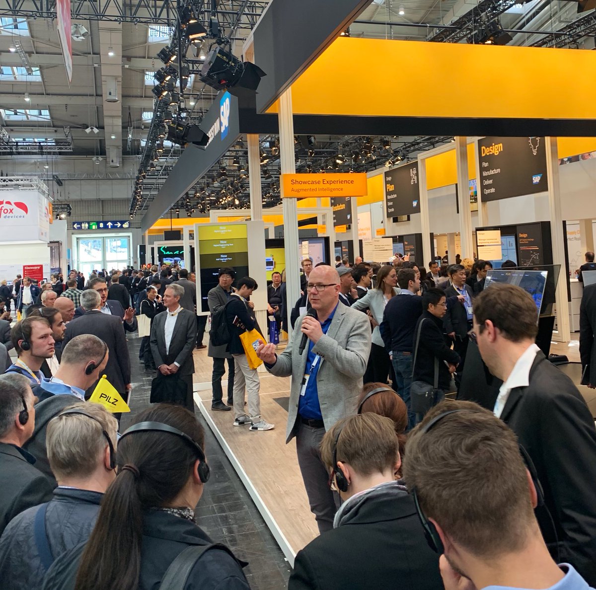 KaliszKarol's tweet photo. Join @RalfLehmann @sap @SCMatSAP at #HM19 for a guided tour on #Design2Operate to learn the #manufacturing orchestration we show live, Hall 7, A02 https://t.co/LWyXbI5V7S
