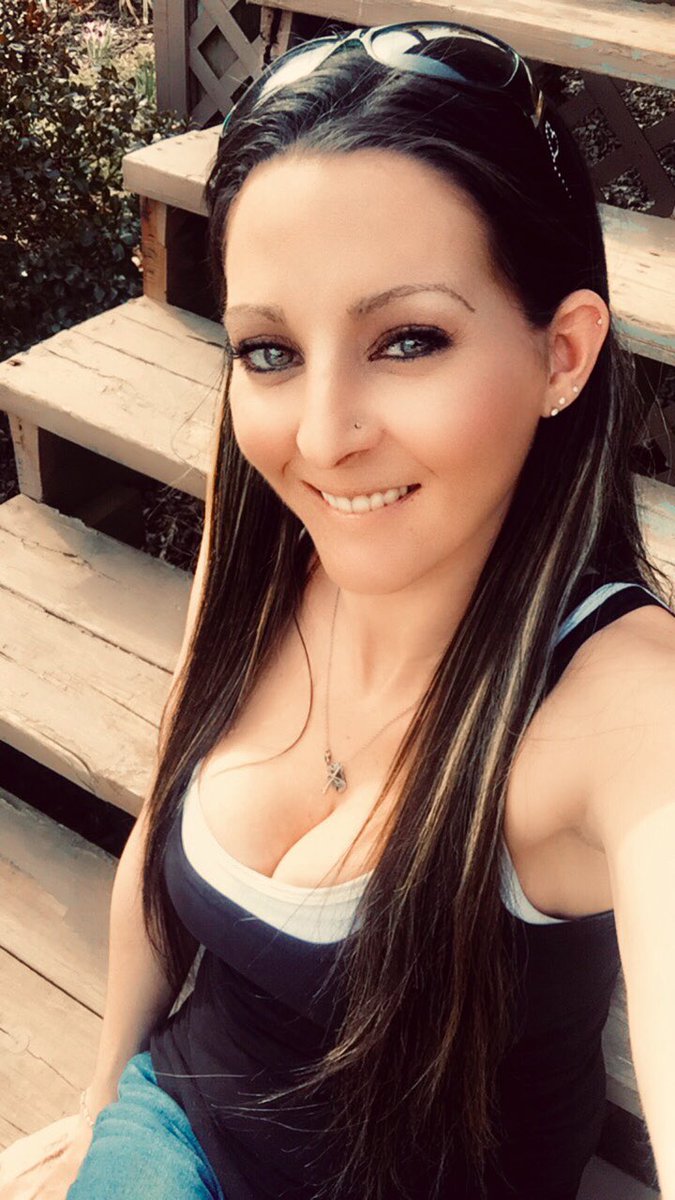 nickolemae's tweet photo. #WatchMyBounceBackGame
#IKnowShesGotHatersButItAintHerFaultNoLookWhatGodGaveHer
#NoFilterNeeded #BeautifulDisaster #NeverSettle #TrueQueenStatus https://t.co/bHnODr6ec6
