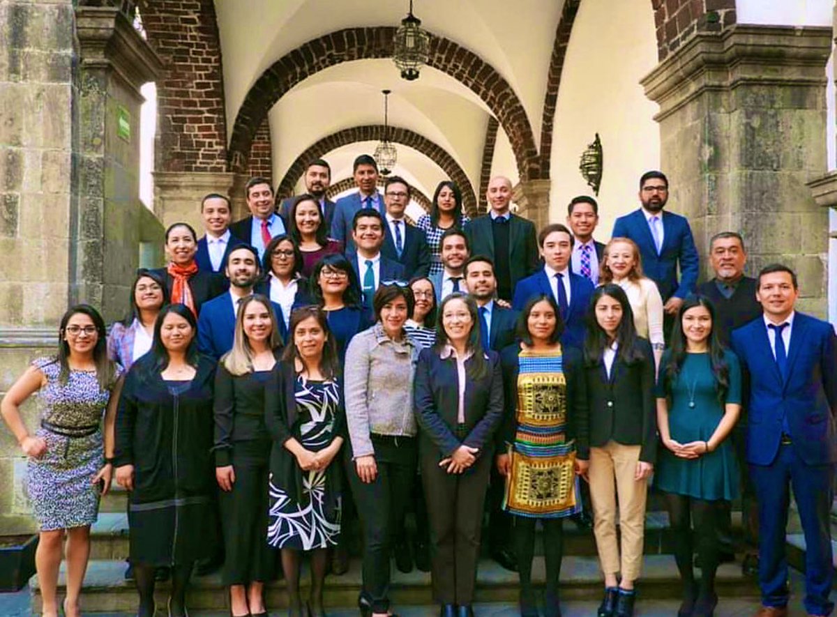 Mario___Cuevas's tweet image. El día de hoy, las y los #BecariosIMR, T.A. iniciamos el tercer y último mes de prácticas en Cancillería, en el marco de la tercera etapa eliminatoria de ingreso al SEM. Agradecemos a todas las personas que nos han acompañado y apoyado a lo largo de este proceso. 
#OrgulloSEM 🇲🇽