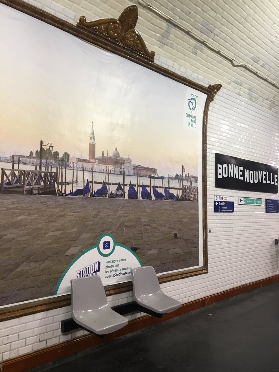 EmmaOldn's tweet photo. Fidèle au rendez-vous du #1erAvril 🐠, la #RATP invite les voyageurs à se prendre en selfie devant différentes destinations de rêve #StationdAvril 🤳🏻 https://t.co/brK6evBKqn