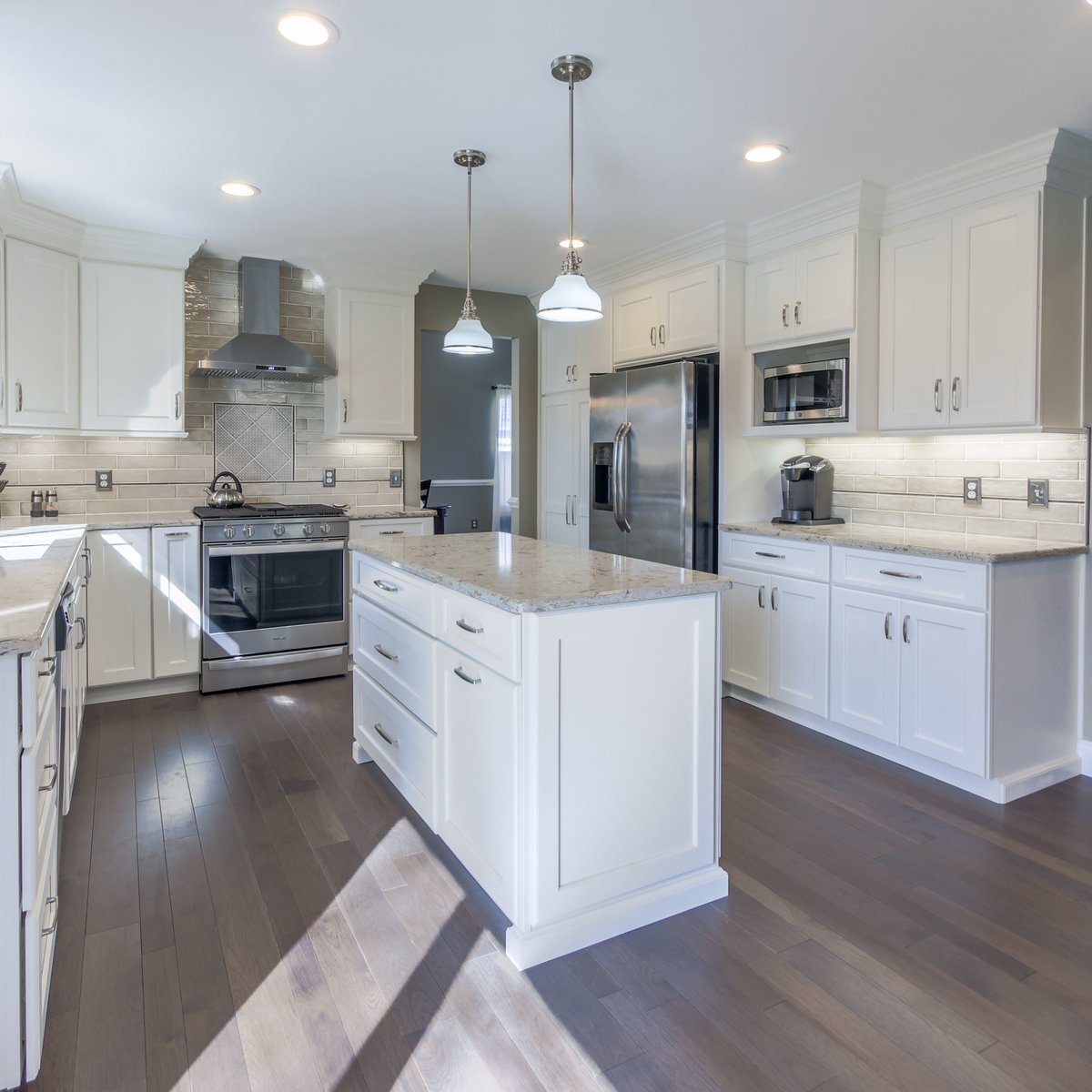 Happy #Monday! We are open until 6pm tonight! Stop on in to start designing dreams with us TODAY!

#MondayMotivation #kitchens #dreams #coolkitchens #kitchengoals #april #remodel #renovation #newkitchen #dreamkitchen
