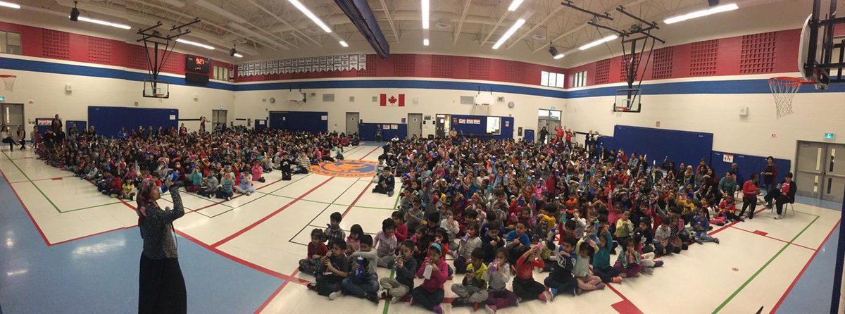 MotalaSM's tweet photo. #thegreatgulp #Connect2Earth @SpringbrookPS @SpringbrookEco @PDSB_eco @PeelSchools @CityBrampton Springbrook’s great gulp of peel tap water in Springbrook’s very own reusable water bottles...we are environmental stewards! https://t.co/ZuGLcuIvz0