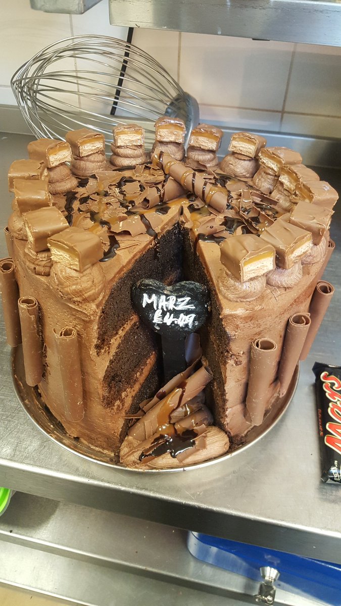 Another huge cake I've made at work! Mars Bar Cake 😜😍 #caramelchocolate #foodie #baker #cakelady #marscake #marsbar #caramel #chocolatecake