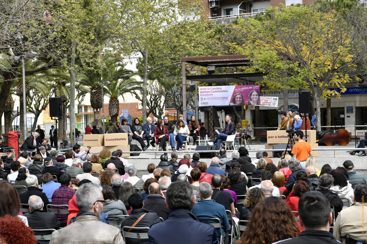 CandelaLopezT's tweet photo. Gràcies a les 500 persones que ens vau acompanyar ahir i gràcies a totes aquelles que ho vau fer possible. A la família @movem_, a l’@adacolau i en @goyobenitez per fer-ho tan fàcil. Als @chivochivato per la  bona música i als comuns que van venir a #Castelldefels. https://t.co/9w5Ymww40i