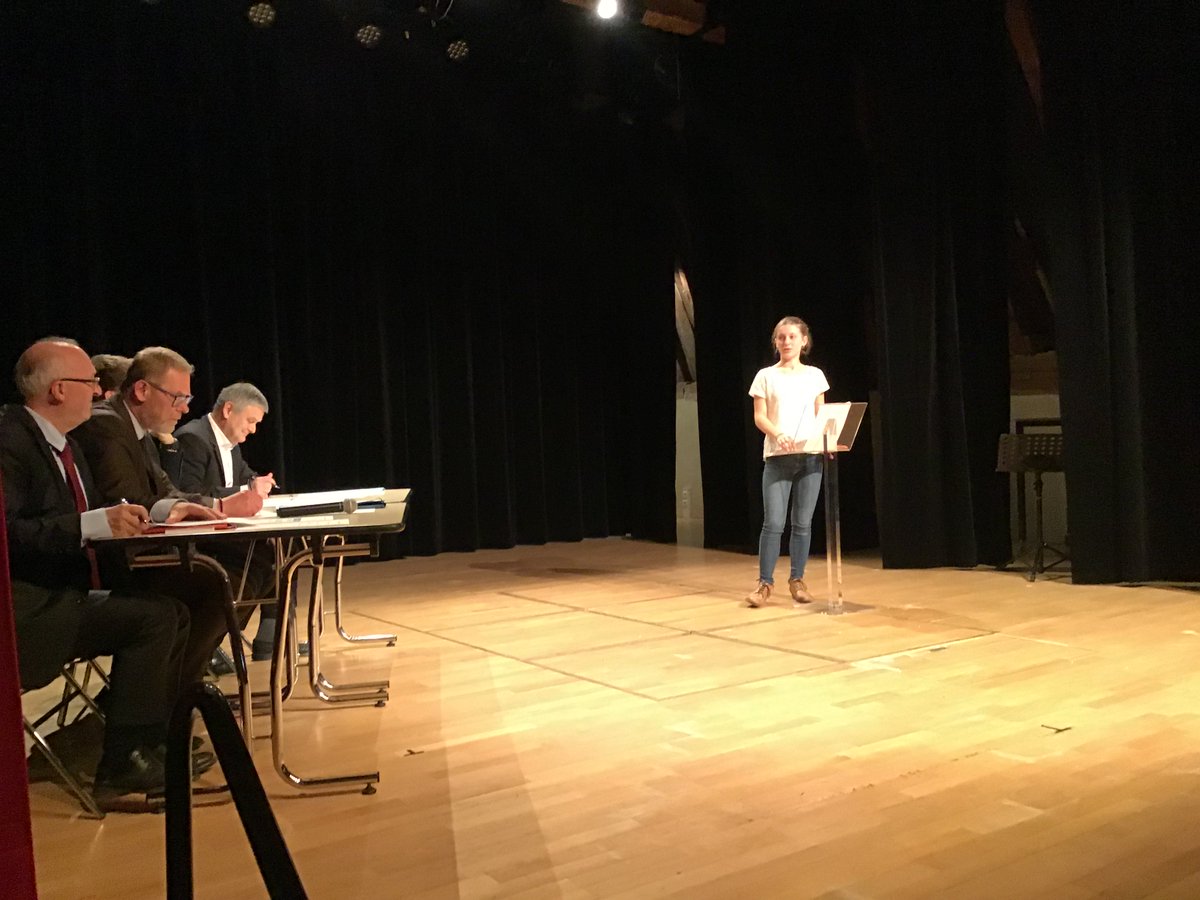 DSDEN_03's tweet photo. Aujourd'hui a lieu au cinéma de Saint Pourcain sur Sioule, la 1ere demi-finale du concours départemental d'éloquence pour les bassins de VICHY et MOULINS. Le jury est composé de Patrice CORRE, @OlivierVandard, le représentant de @jslaloy et Maître TRUNO. 4 candidats au programme! https://t.co/wnXTqP8iv7