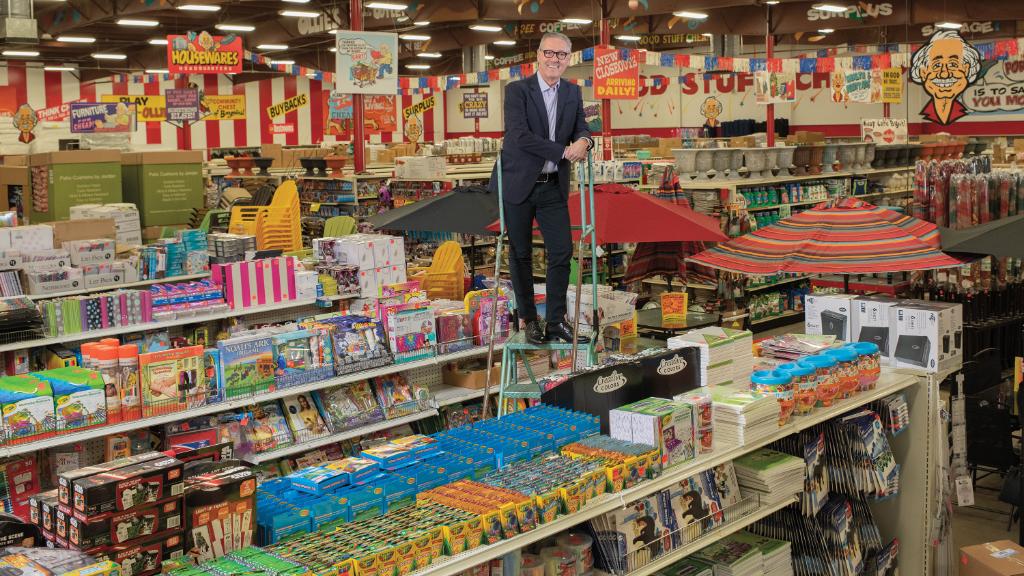 Forbes's tweet image. Ollie’s is very possibly the only company in America whose brick-and-mortar stores are not just surviving but thriving on.forbes.com/6018Ewh7E