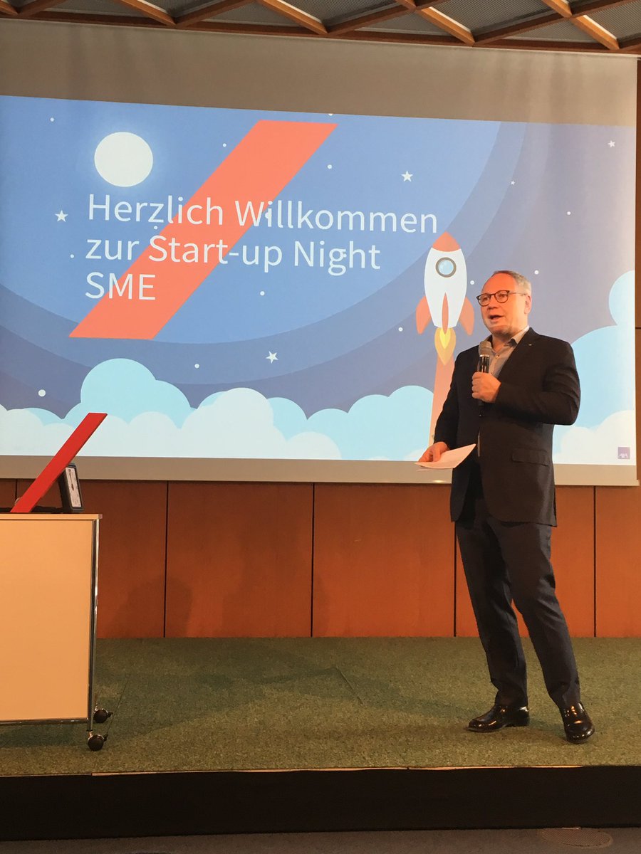 „Damit sich #Startups voll und ganz auf ihre unternehmerische Tätigkeit konzentrieren können, bieten wir auch in Form von Kooperationen unsere Unterstützung an“, begrüßt Alexander Vollert die Teilnehmer und Gäste der heutigen Start-up Night.

Host des Abends: <a href="/AXA_IC/">AXA InnovationCampus</a>