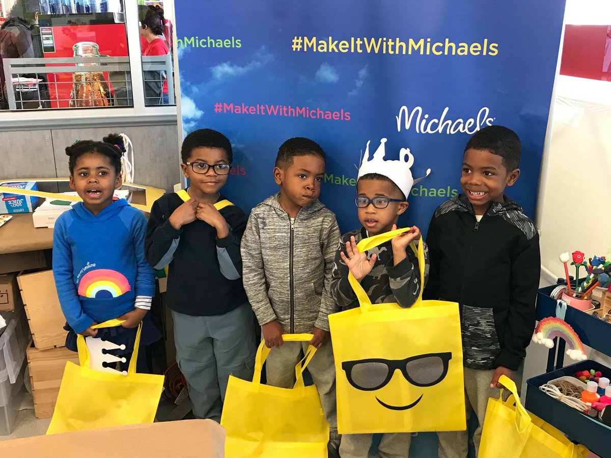 JackandJillAMV's tweet photo. Our youngest children, Pearls, prepared “Smile Bags” for children at INOVA Children’s Hospital and created their own masterpiece to take home. #JJFutureLeaders #jjamv #makeitwithMichaels https://t.co/wHN0He3ahB