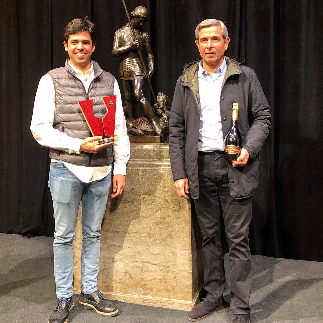 DEJAVINS_'s tweet photo. Felicidades por el reconocimiento oficial de la @gencat 👏🏻
👉🏻 Vinari D’Or 2018 al Millor Escumós Gran Reserva: un homenaje merecido al trabajo, respeto y pasión de la familia #JoanColetRius al cava Gran Reserva 2014 en los @PremisVinari 2018 🙌🏻
Salud 🥂
#dejàvinsdistribuidors https://t.co/GWcYn8xQY0