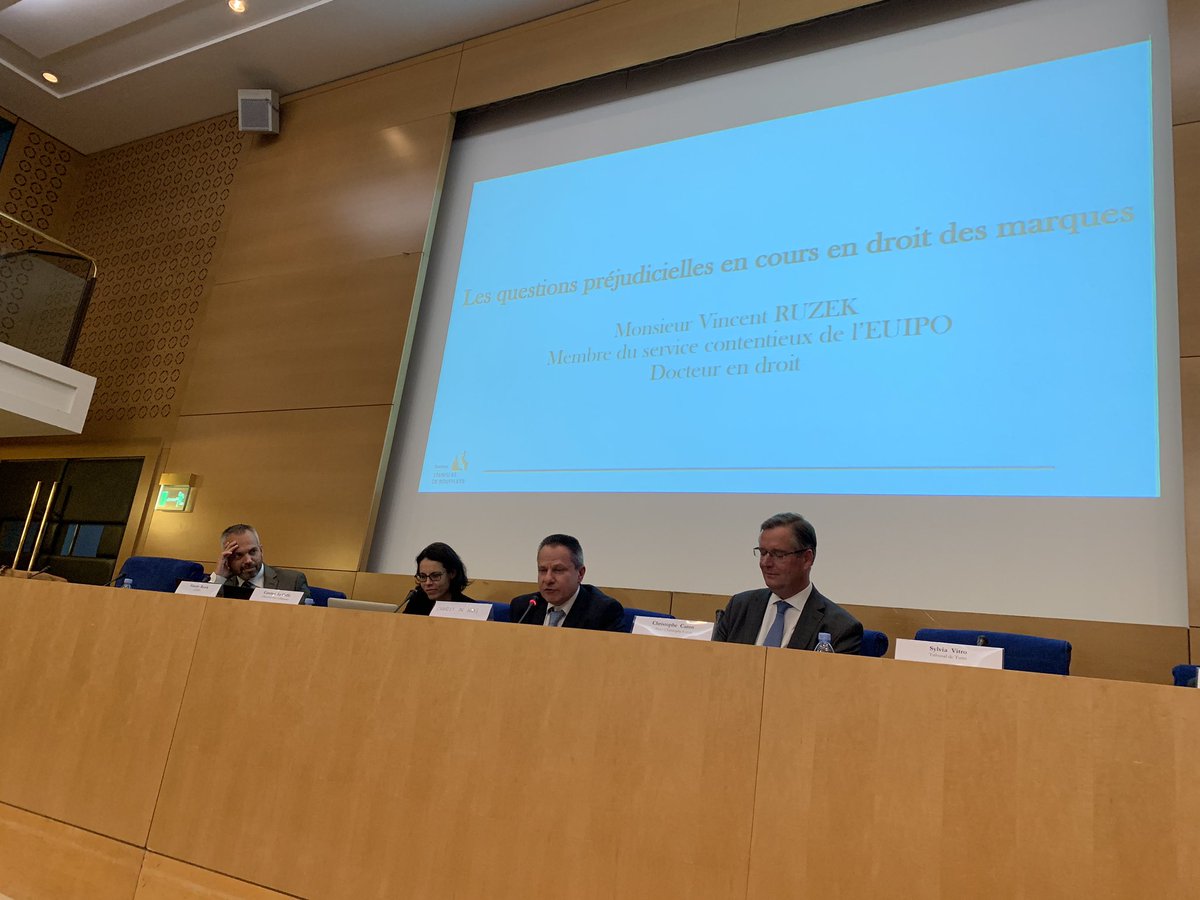 DeBoufflers's tweet photo. Vincent Ruzek sur les questions préjudicielles @DeBoufflers #ConfMarques https://t.co/UtQkcQGOAT