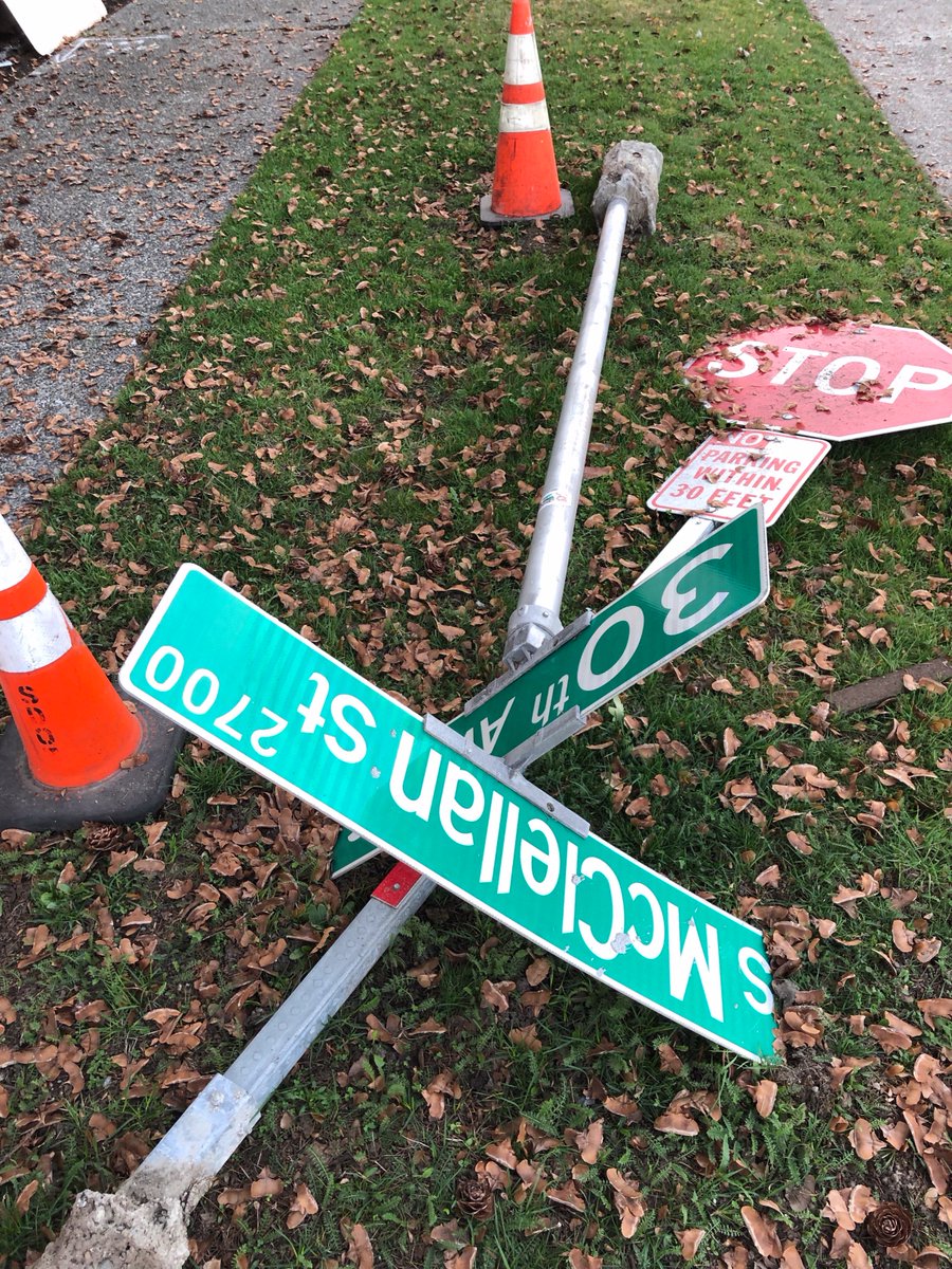 MarkPrivett's tweet image. .@seattledot Four months and three phone calls and the street sign you took down is still on the ground. What's up? #nonresponsive #SeattleGov