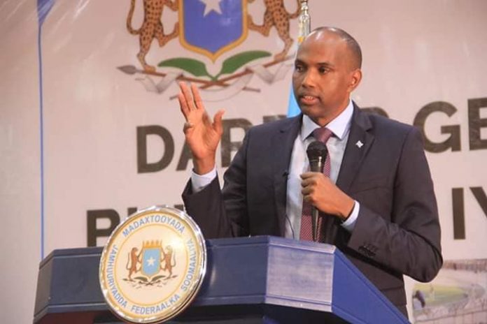 "Farmaajo waxa uu furitaanka kalfadhiga Aqalka Sare uga baaqday xaalad Amni" waxaa sidaa yiri