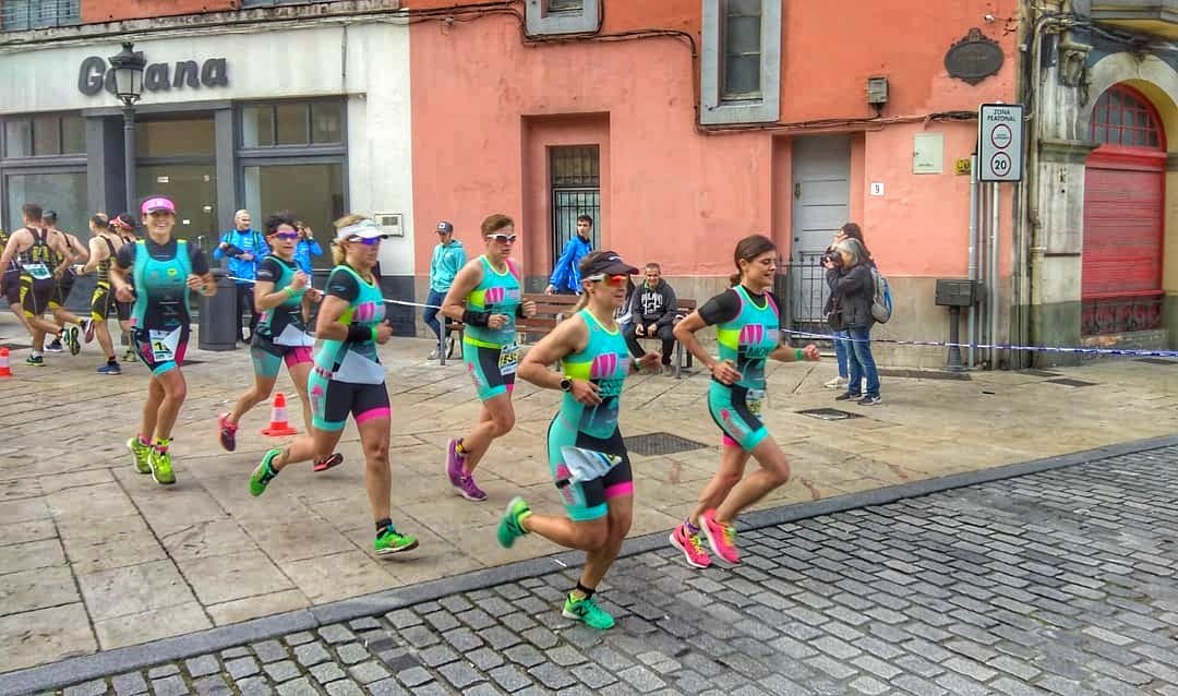 TeamSportSpirit's tweet photo. Campeonato de España 🇪🇸 Duatlón Contrarreloj por equipos, disfrutando tod@s junt@s 🏃‍♀️🏃‍♂️🚴🚴‍♀️🏃‍♂️🏃‍♀️
#somosteam #duatlon https://t.co/HBomsS9MJ0