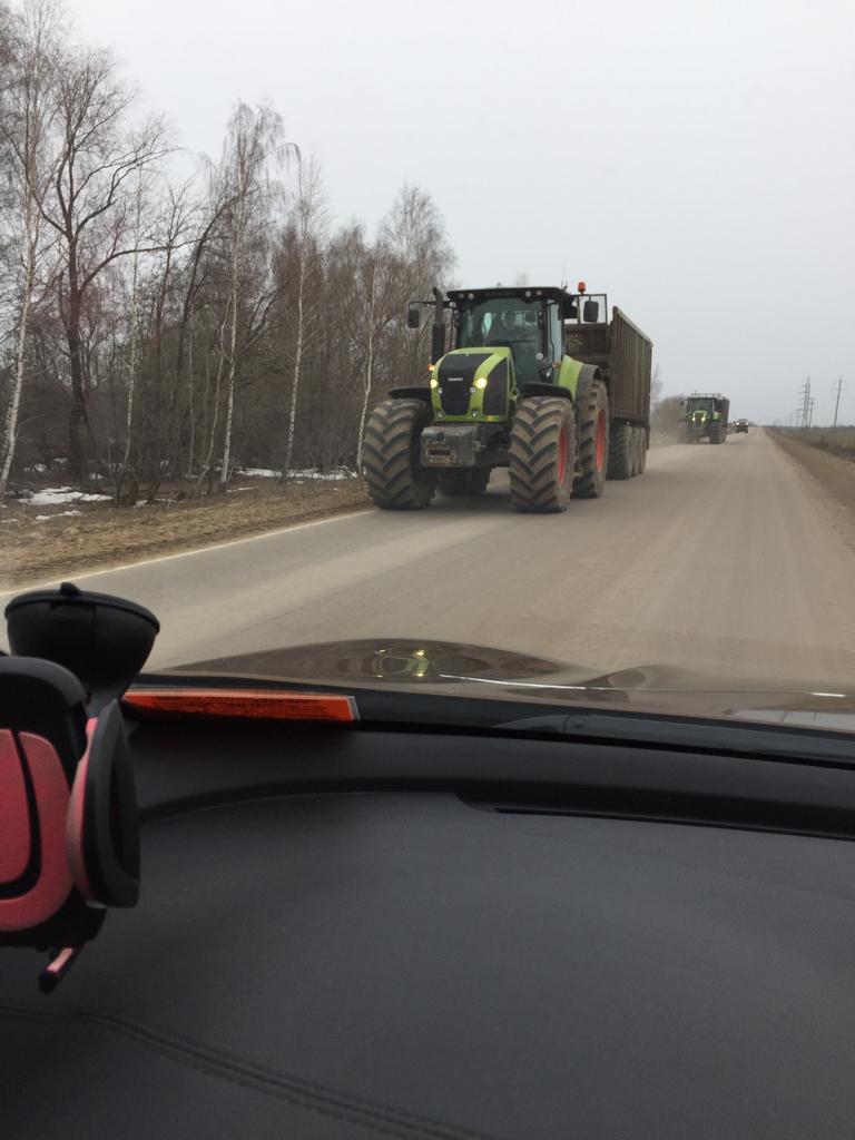 Эх, дороги... В Чернском районе далеки от идеала,а по весне асфальт разбивают большегрузы.Районная администрация и《Автодор》знаки, ограничивающие движение крупногобаритных машин, установить обещают... Но воз и ныне там. Активисты ОНФ сделали запросы в администрацию и дорожникам.
