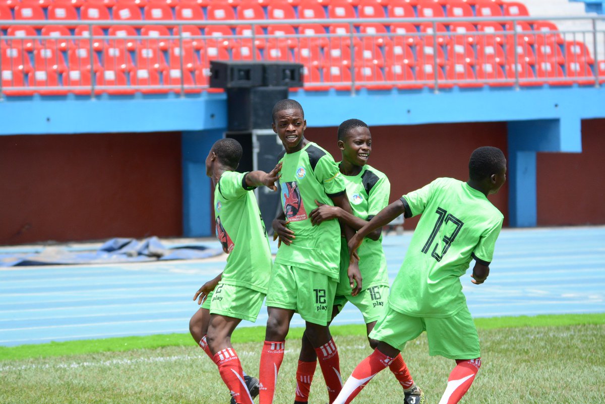 ZenithBank's tweet photo. Players giving their all on the pitch at the Zenith Bank Delta State Principals Cup 2019. https://t.co/wDDJgVaeRs
