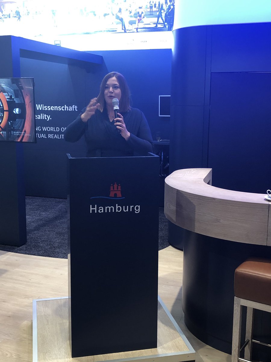 funkeventeer's tweet photo. #hhontour auf der #HM19 mit #funk_gruppe und standeröffnung am 1. Messetag mit #fegebanks https://t.co/7KyPCejlbp